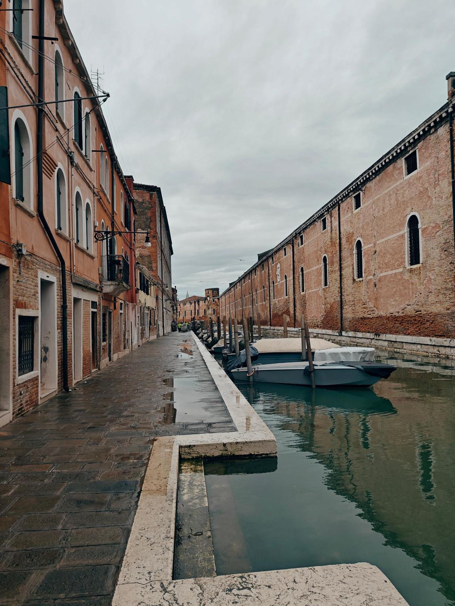 Castello Canal View Venice Luaran gambar