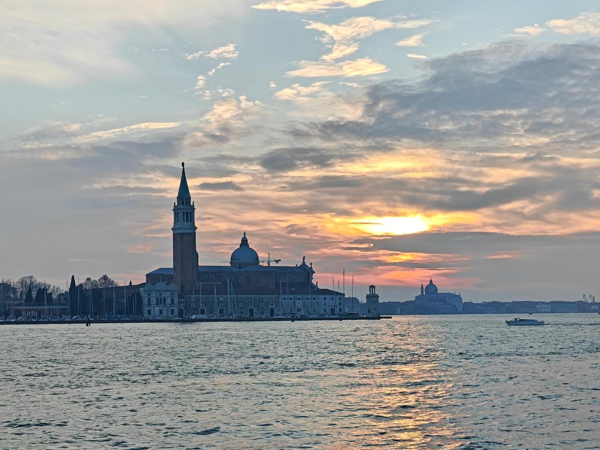 Castello Canal View Venice Luaran gambar